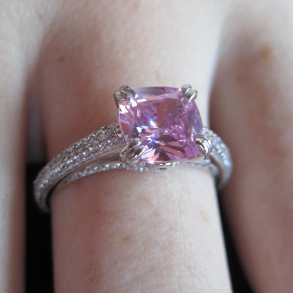 Beautiful Ring with Pink stone - Picture 1 of 5
